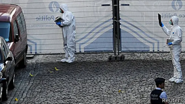 "ټولې نښې نښانې يوۀ يهود ضد بريد ته گوته نيسي."