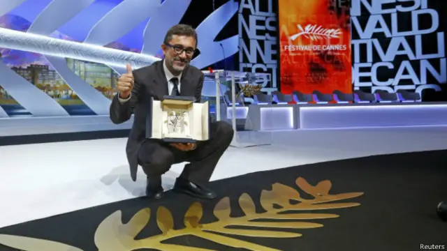 نوری بیلگه جیلان جایزه خود را به قربانیان حادثه معدن سوما و کشته‌شدگان اعتراضات مربوط به آن تقدیم کرد