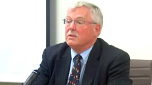 GS Carl Thayer vừa tham dự một hội thảo về Biển Đông ở Việt Nam
