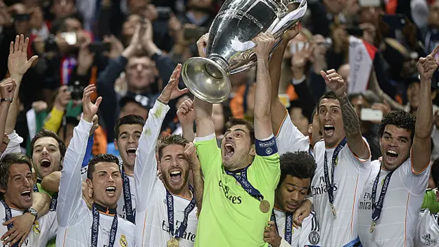 Команда "Реала" с победным кубком
