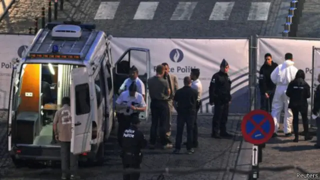 رئيس الوزراء البلجيكي تعهد بتوفير كل الإمكانات للقبض على المهاجم.