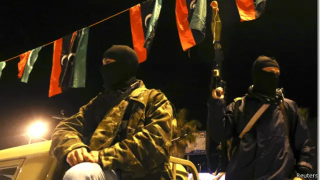 الصراع المسلح والنزاع على الشرعية بين رئيسي الوزراء يهددان بأخطر أزمة في ليبيا منذ سقوط القذافي.