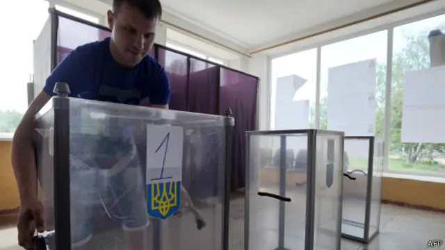 يعتبر كثيرون السباق الرئاسي الحالي الأكثر أهمية في تاريخ أوكرانيا.