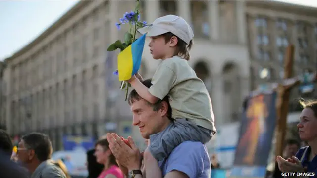 یوکرین کے بعض باشندوں کا خیال ہے کہ ان انتخابات کے بعد ملک میں امن بحال ہو جائے گا
