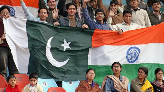 भारत पाकिस्तान के झंडे
