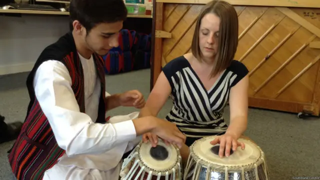 يو وخت بې وزلو، دغو افغان ماشومانو په لندن کې په خپل هنر د خلکو زړونه وگټل او د خپل کړاو داستانونو ته يې اورېدونکي وموندل.
