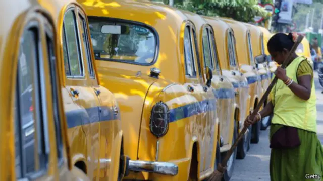 كانت السيارة أمباسادور في وقت من الأوقات سيارة السياسيين ومسؤولي الحكومة في الهند