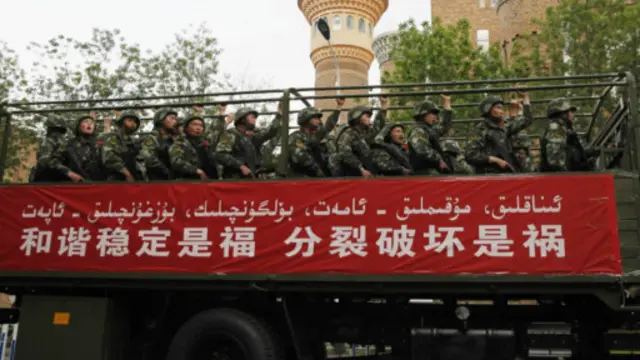 6月4日,新疆乌鲁木齐市人民检察院发布消息称,“全市检察机关已依法快速批准逮捕涉嫌煽动分裂国家罪、聚众扰乱社会秩序罪、非法经营罪和煽动民族仇恨、民族歧视罪等犯罪嫌疑人29人。”