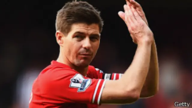 34 سالہ نے سٹیون گیراڈ نے اپنے بین الاقوامی کریئر کا آغاز سنہ 2000 میں یوکرین کے خلاف کیا