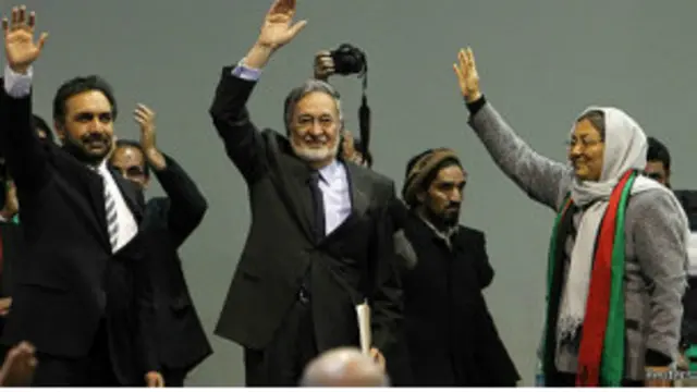 احمد ضیا مسعود د ولسمشرۍ ټاکنو په لومړي پړاو کې د زلمي رسول ملاتړ کاوه او لومړی مرستیال یې و. 