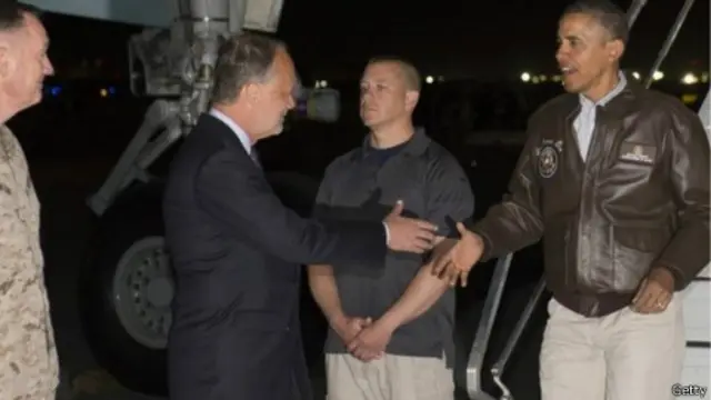 يلقي أوباما خطابا أمام عدد من الجنود الأمريكيين في أفغانستان