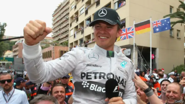 Hamilton menuduh Rosberg ingin mengeluarkannya dari posisi pole.