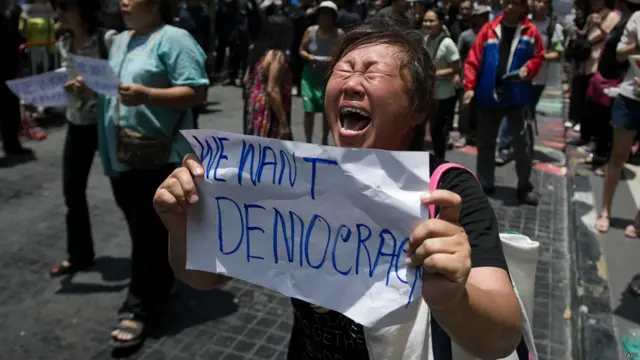 Penentang kudeta militer