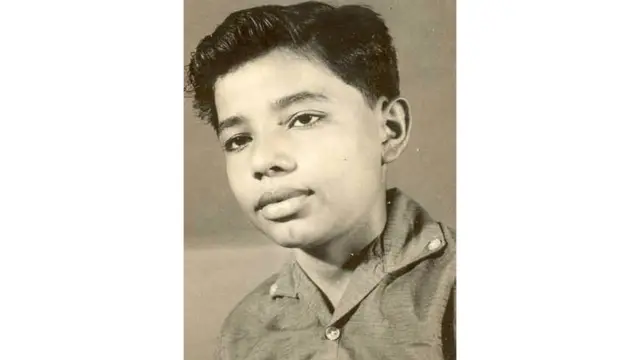 مودی کی پیدائش 17 ستمبر 1950 کو گجرات کے مہسانہ ضلعے میں ایک غریب خاندان میں ہوئی۔ ان کے والد دامودر داس ریلوے سٹیشن پر چائے بیچتے تھے اور والدہ ہیرا بین گزر بسر میں مدد کے لیے لوگوں کے گھروں میں کام کرتی تھیں۔