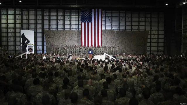 هغه د امریکايي سرتېرو او د هغوی له کورنیو نه په مننې وویل چې په افغانستان کې یې د هېواد د ځواکونو شتوالي ده ته ځواک بښي چې امریکا ته خدمت وکړي. 