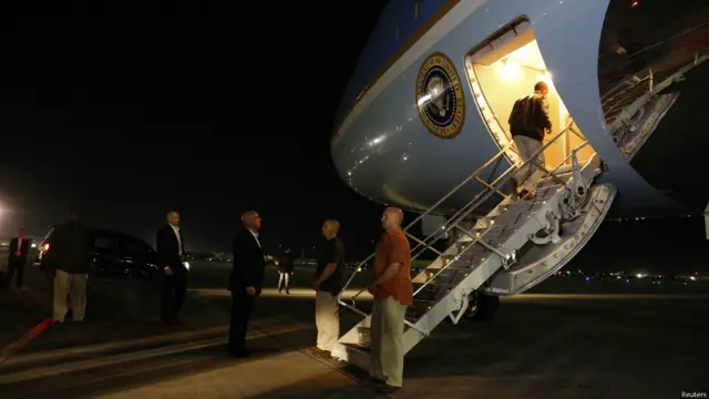 دغه سفر کې اوباما له ولسمشر کرزي او د ولسمشرۍ له کوم نوماند سره لیدنه نه ده کړې. 