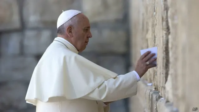 Papa Francisco frente al muro de los lamentos