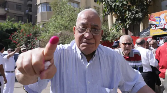 فتحت مراكز الاقتراع أبوابها في الساعة 9 صباحا وستغلق أبوابها في 9 مساء الاثنين والثلاثاء.