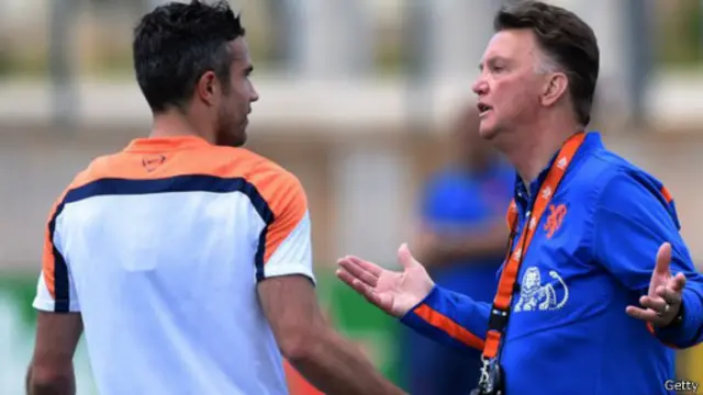 يأمل نادي مانشيستر يونايتد في أن تعيين لويس فان غال مديرا فنيا جديدا سيؤدي إلى تحسين وضع النادي 