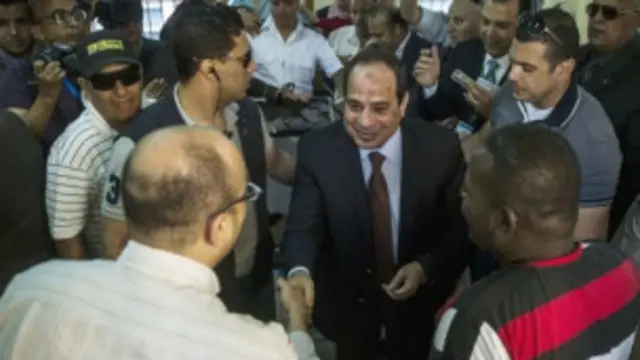 ژنرال سیسی برای شرکت در انتخابات، جامه نظامی را کنار گذاشت