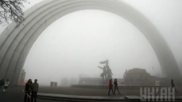 Арка "Дружби народів" у Києві символізує перш за все дружбу між Україною та Росією