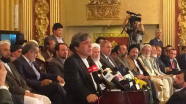 محمود کرزی برادر حامد کرزی از نامزدی عبدالله عبدالله حمایت کرد