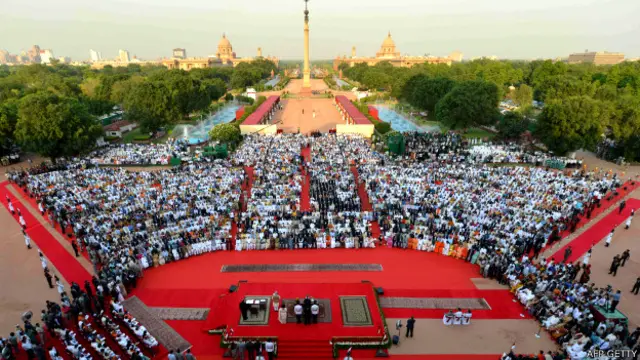 नरेंद्र दामोदर दास मोदी