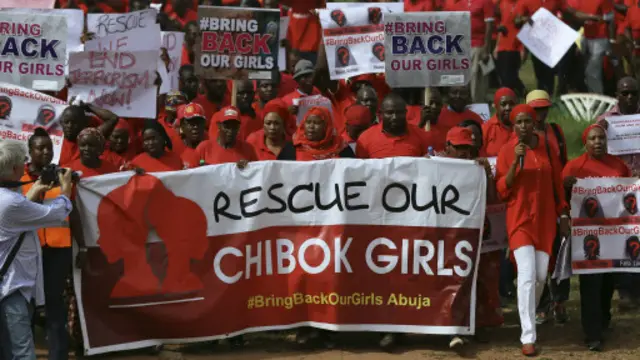 Ўқувчи қизларнинг ўғирлаб кетилгани Нигерия бўйлаб норозиликларга туртки бўлди.