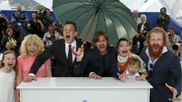 منحت لجنة التحكيم جائزتها لفيلم "سائح" للمخرج السويدي روبن أوستُلوند.