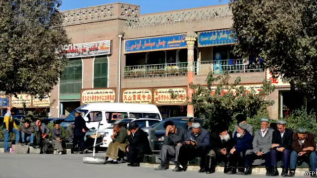 اکثر ساکنان سین‌کیانگ را اویغورها تشکیل می‌دهند که برخی از آنان خواستار استقلال از چین هستند
