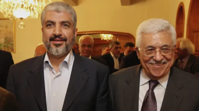 التقى عباس ومشعل في الدوحة لبحث تفاصيل اتفاق المصالحة.