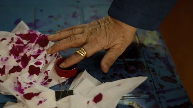 كان إقبال كبار السن أيضا ملحوظا عند بدء الاقتراع صباحا.