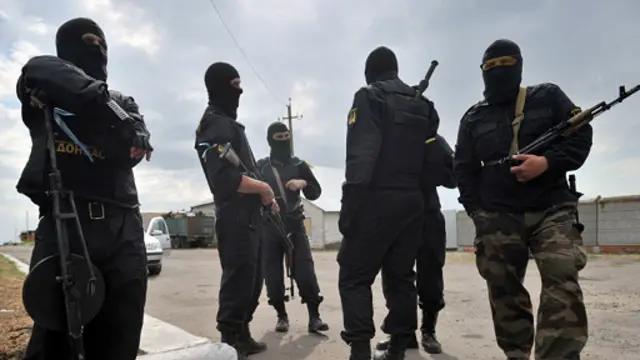 به گفته مقامات اوکراین نیروهای دولتی بر بخش عمده فرودگاه مسلط هستند