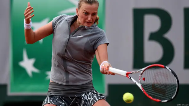 پترا کویتوا، قهرمان ویمبلدون در سال ۲۰۱۱، پس از غلبه بر زرینا دیاس با نتیجه ۵-۷، ۲-۶ راهی مرحله بعدی شد