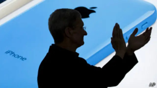 Симлуэт на фоне телефона Apple