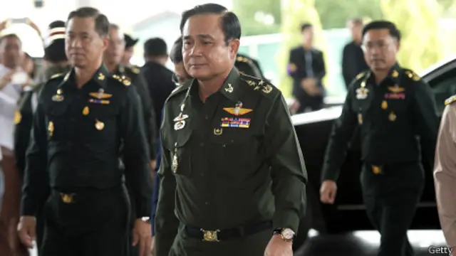Tướng Prayuth đã hứa sẽ trao trả quyền lực cho chính phủ dân sự