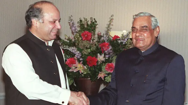 نواز شریف نے سنہ 1998 میں امریکہ میں ملاقات کے دوران بھارتی وزیراعظم اٹل بہاری واجپئی کو پاکستان آنے کی دعوت دی جسے قبول کرتے ہوئے وہ 20 فروری 1999 کو بذریعہ دوستی بس لاہور پہنچے اور معاہدۂ لاہور پر دستخط کیے جس میں دونوں ممالک نے علاقائی امن کے لیے ایٹمی ہتھیاروں کے حصول کی دوڑ روکنے پر اتفاق کیا۔