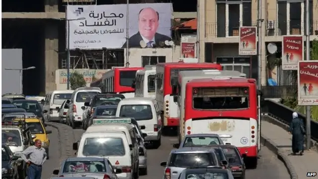 دو نامزد دیگر در این انتخابات شرکت دارند ولی تبلیغات و شعارهای آنها بسیار نارسا و خاموش است