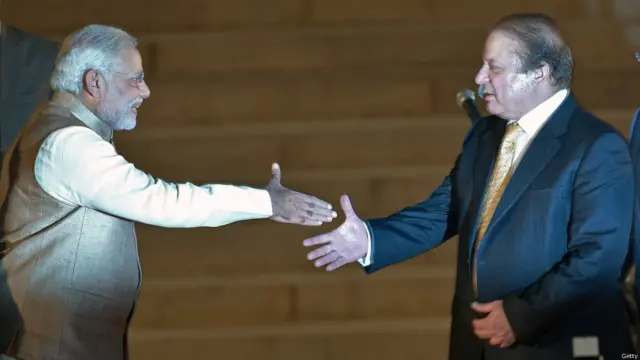  میاں نواز شریف پاکستان کے پہلے وزیراعظم ہیں جو ہمسایہ ملک بھارت کے کسی وزیراعظم کی تقریبِ حلف برداری میں شرکت کے لیے پہنچے۔ بھارت کے نومنتخب وزیراعظم نے ان کا گرم جوشی سے استقبال کیا اور 17 مئی 2014 کو ان سے ملاقات کے موقع پر نواز شریف نے تعلقات وہیں سے دوبارہ شروع کرنے کی بات کی جہاں انھوں نے 1999 میں اپنے گذشتہ دورِ حکومت کے اختتام پر چھوڑے تھے۔