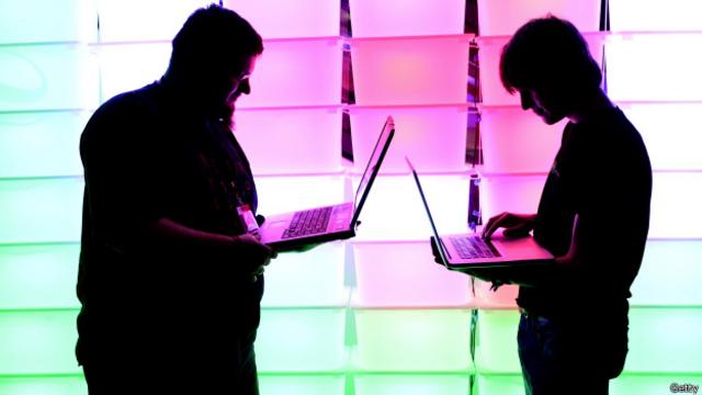 Люди с ноутбуками