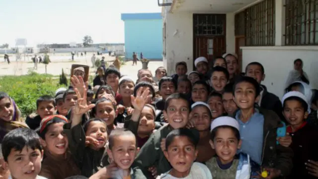 Ҳелмандда ўғил болалар ва қизлар учун мактаблар қайта очилган