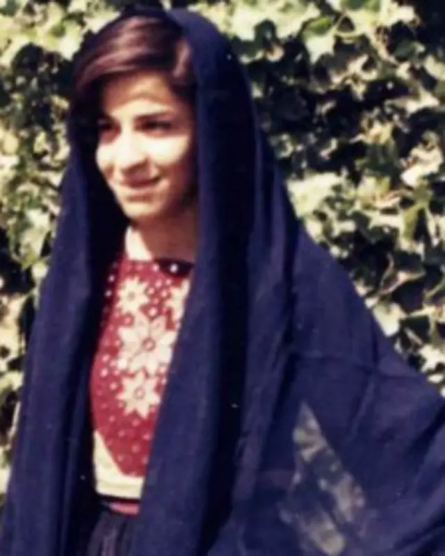 Бир замонлар - тўққиз ёшли Саида Ҳелманддаги уйида...