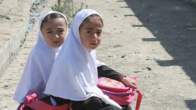 Қизалоқлар бугун мактабга қайтишган