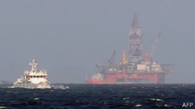 တရုတ် ရေနံတူးစင်အနီး တရုတ်သင်္ဘော ကင်းလှည့်နေစဉ်