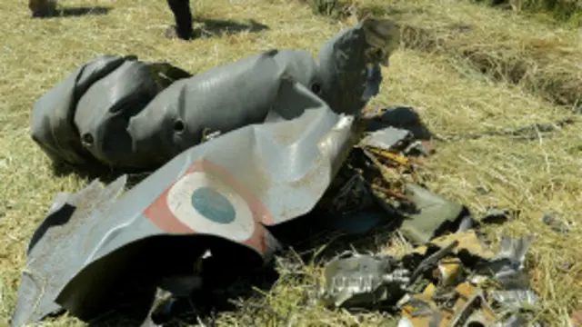 भारतीय वायुसेना के दुर्घटनाग्रस्त विमान का मलबा
