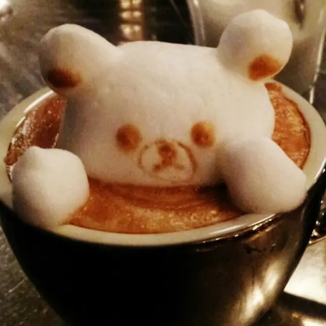 Artista japonês cria sua obras sempre na frente dos clientes e faz sucesso na internet com técnica inovadora.