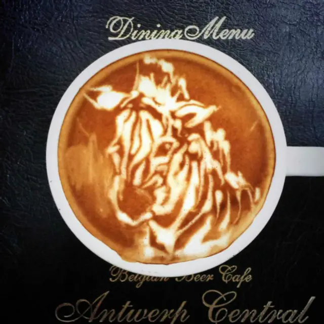 Artista japonês cria sua obras sempre na frente dos clientes e faz sucesso na internet com técnica inovadora.