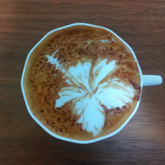 Artista japonês cria sua obras sempre na frente dos clientes e faz sucesso na internet com técnica inovadora.