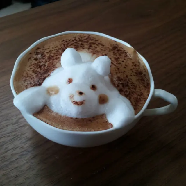 Artista japonês cria sua obras sempre na frente dos clientes e faz sucesso na internet com técnica inovadora.