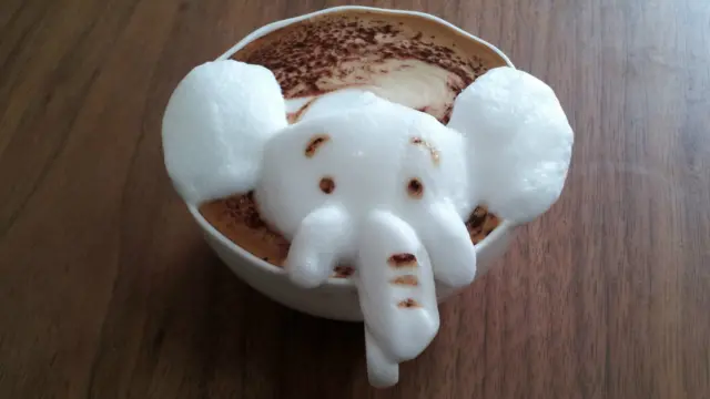 Artista japonês cria sua obras sempre na frente dos clientes e faz sucesso na internet com técnica inovadora.